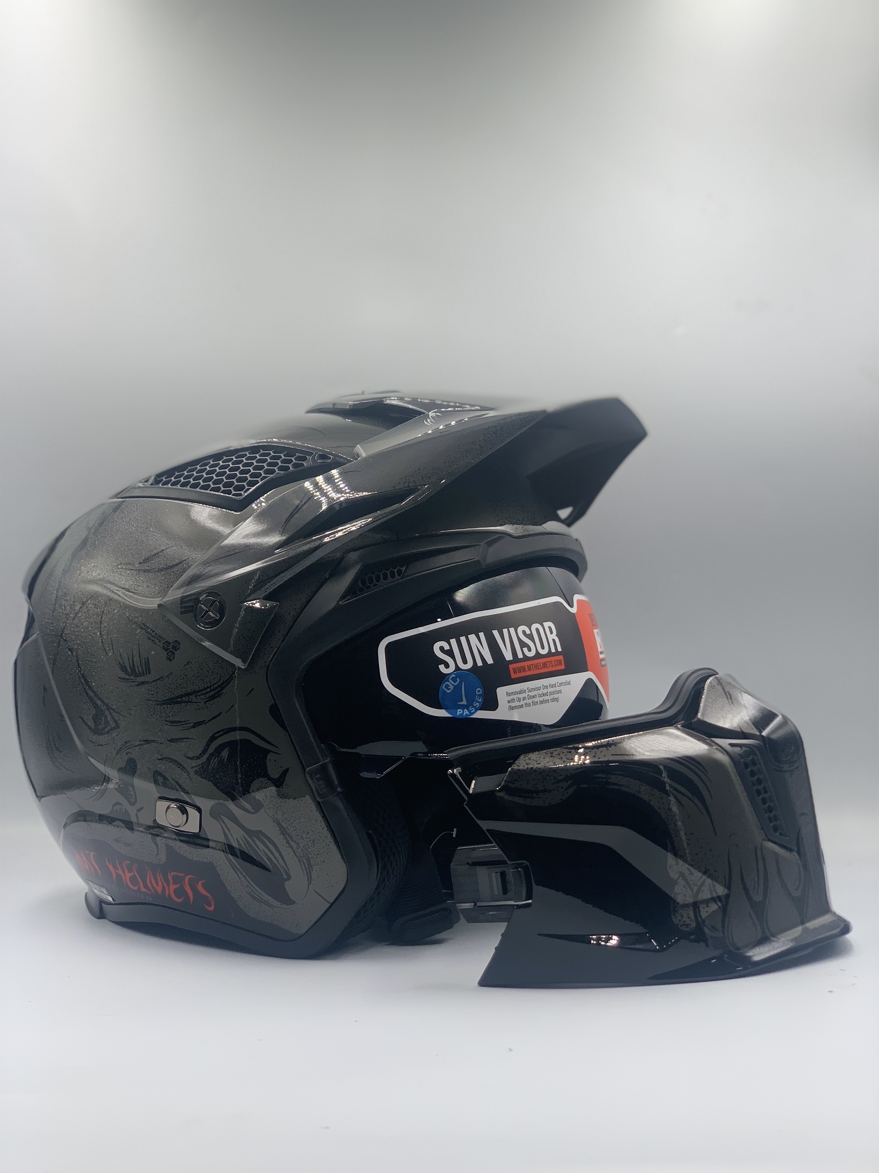 MT Street Fighter Darkness A2 Gloss Gray